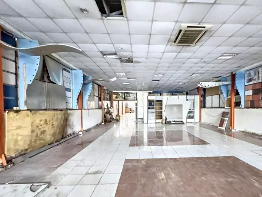 Immagine 7 di Capannone industriale in vendita  in Via Cesare Battisti, 74121 Taranto TA, Italia a Taranto