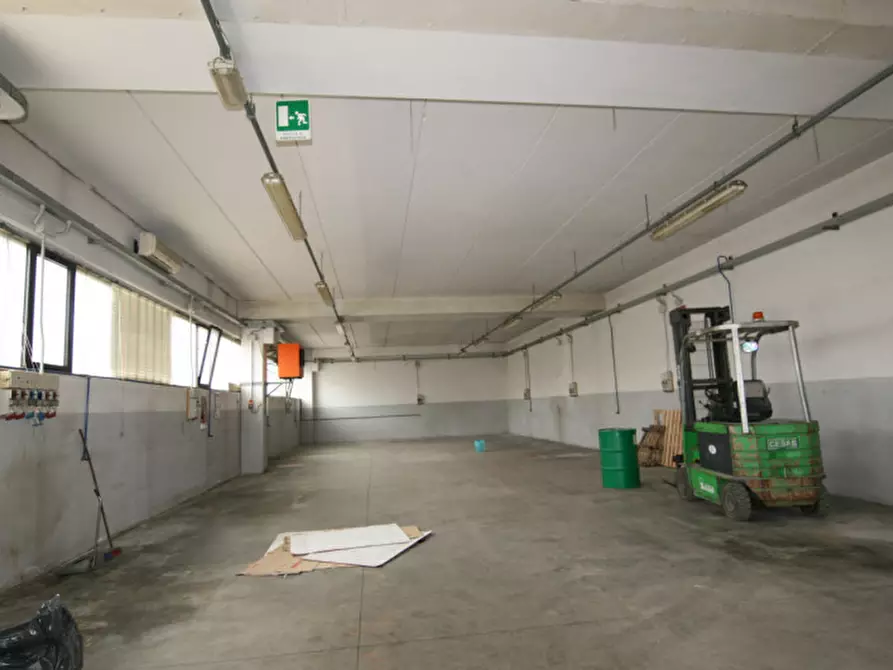 Immagine 2 di Capannone industriale in affitto  a Sinalunga