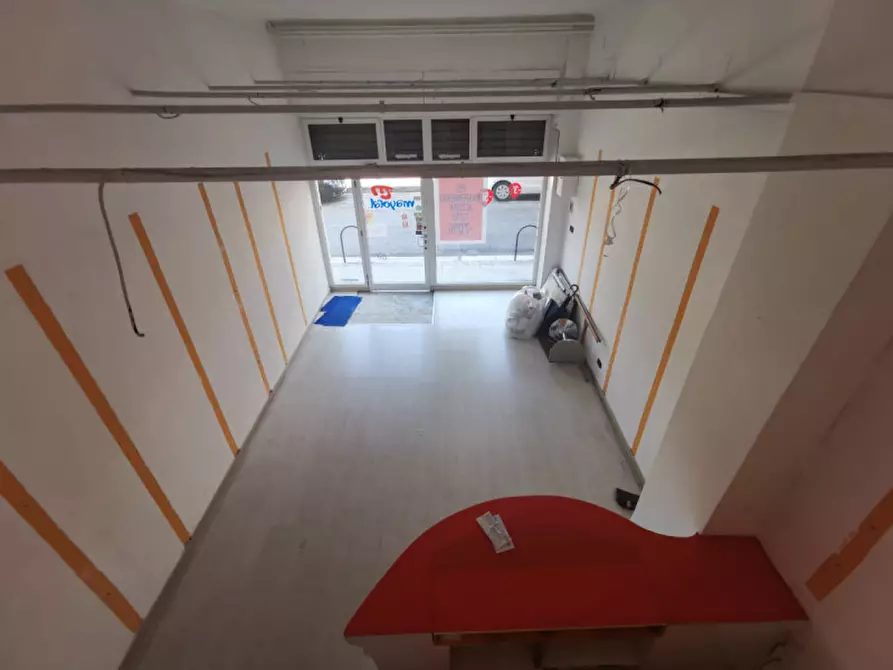 Immagine 3 di Attività commerciale in vendita  a Matera