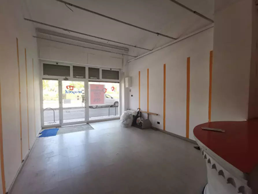 Immagine 4 di Attività commerciale in vendita  a Matera