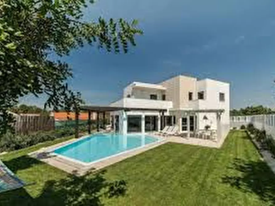 Immagine 2 di Terreno in vendita  a Legnaro