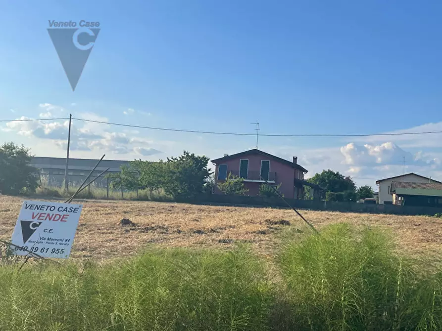 Immagine 2 di Terreno in vendita  a Legnaro