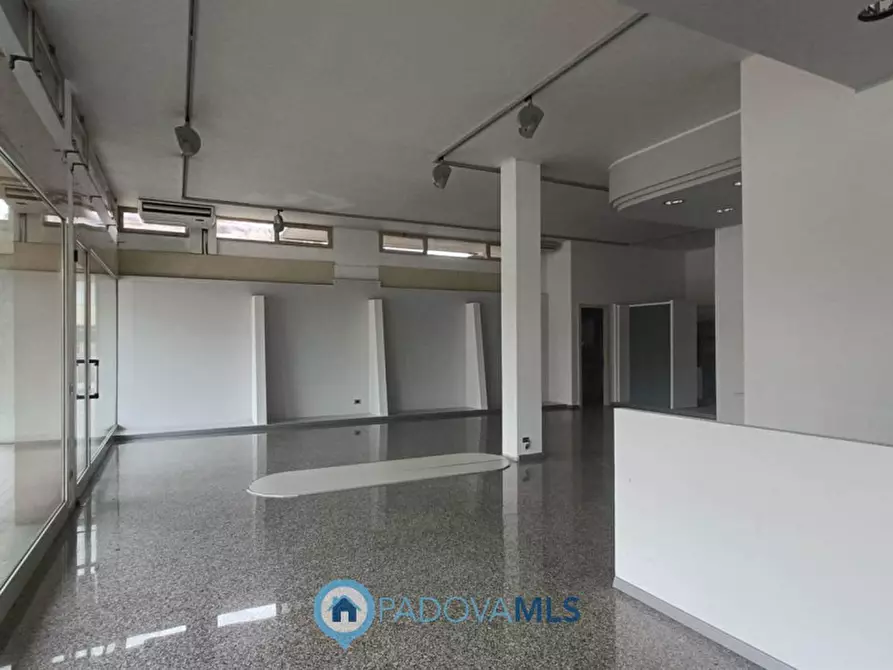 Immagine 4 di Negozio in vendita  in Via San Francesco a Casalserugo