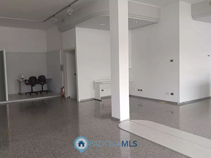 Immagine 6 di Negozio in vendita  in Via San Francesco a Casalserugo