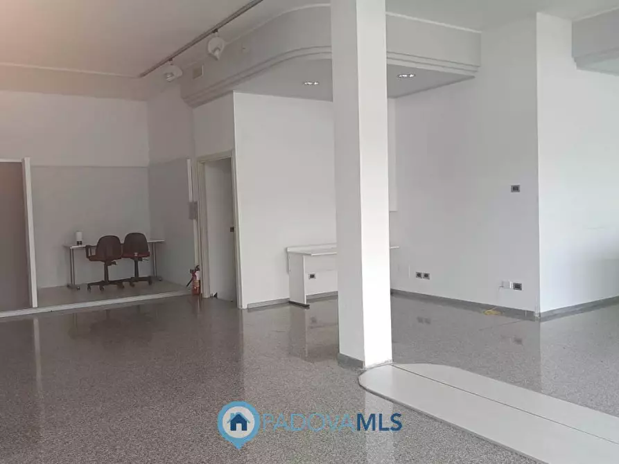 Immagine 7 di Negozio in vendita  in Via San Francesco a Casalserugo