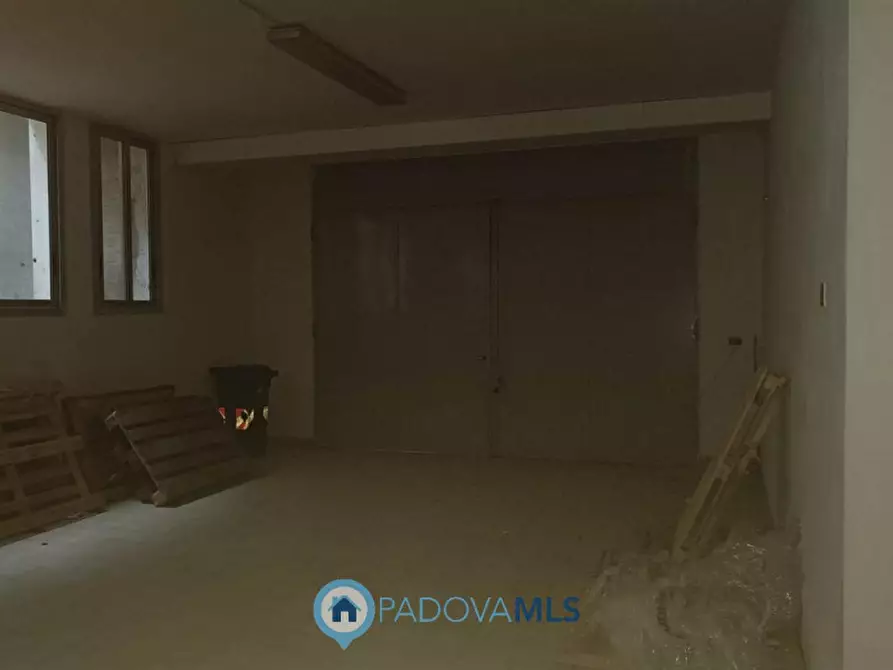 Immagine 8 di Negozio in vendita  in Via San Francesco a Casalserugo