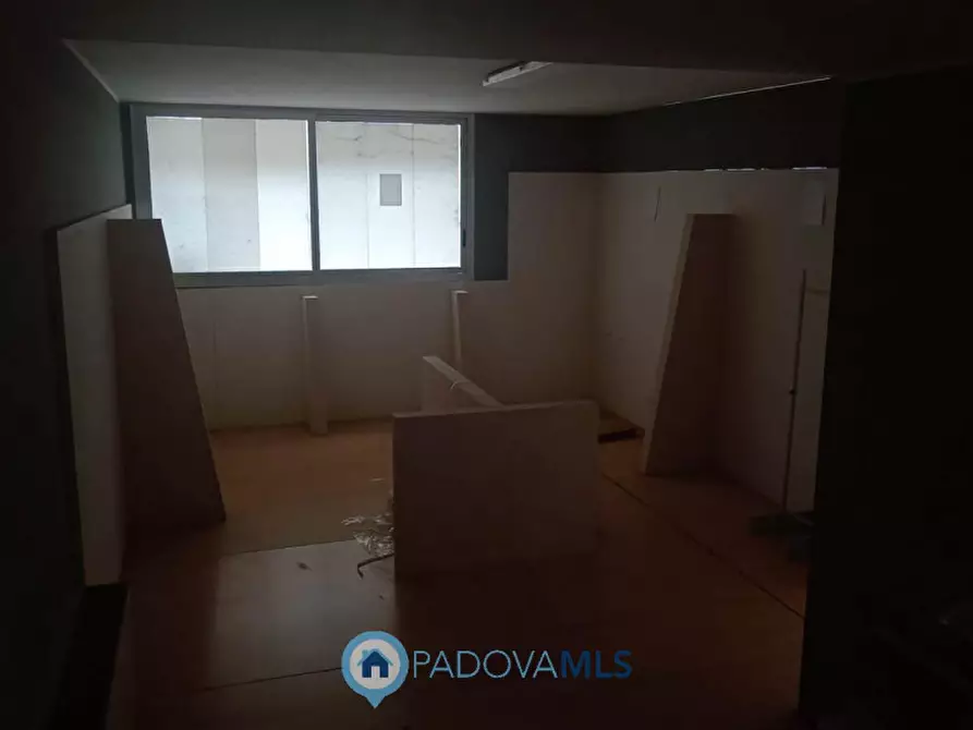 Immagine 9 di Negozio in vendita  in Via San Francesco a Casalserugo