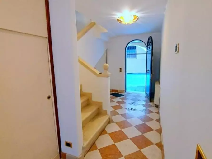 Immagine 5 di Palazzo in vendita  in Via dei Savonarola a Padova