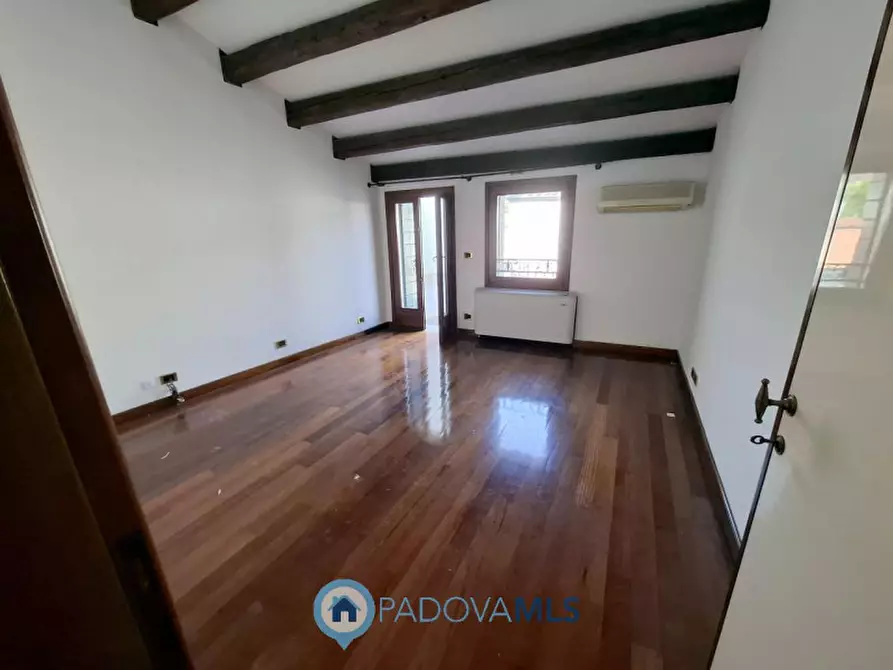 Immagine 30 di Palazzo in vendita  in Via dei Savonarola a Padova