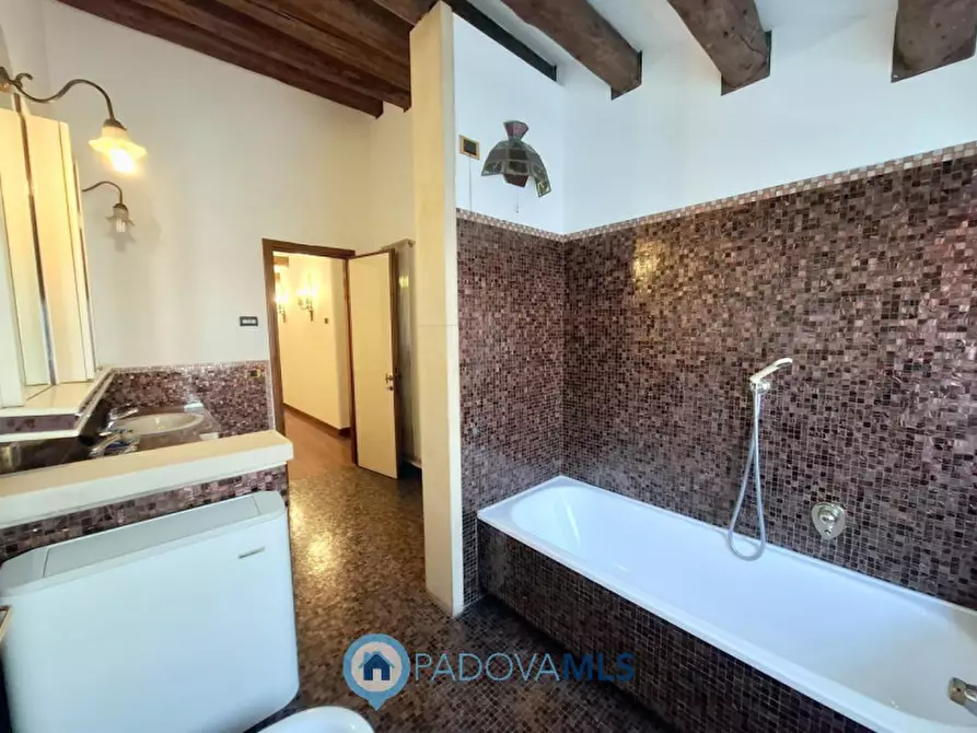 Immagine 37 di Palazzo in vendita  in Via dei Savonarola a Padova