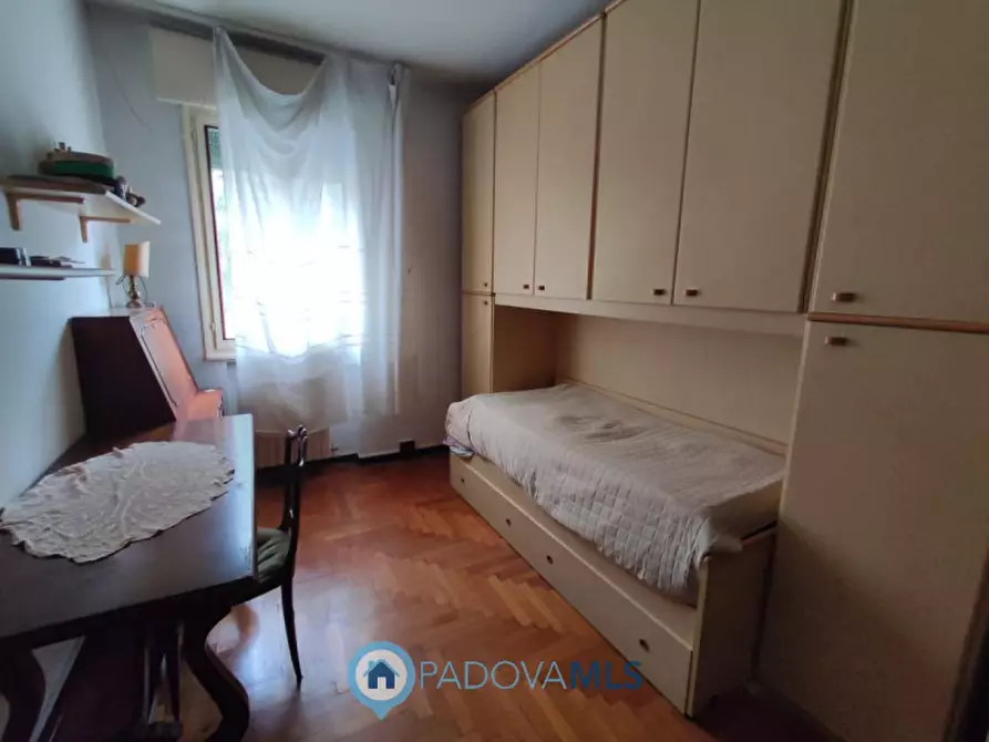 Immagine 10 di Appartamento in vendita  in Via Giovanni Pascoli a Padova