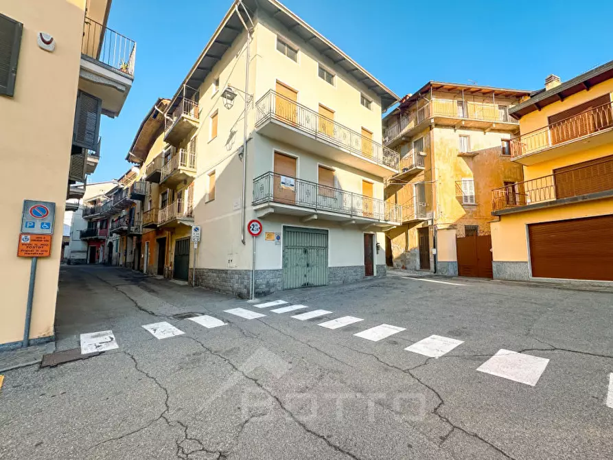 Immagine 1 di Casa bifamiliare in vendita  in Piazza Camillo Benso Conte di Cavour, 8 a Romagnano Sesia
