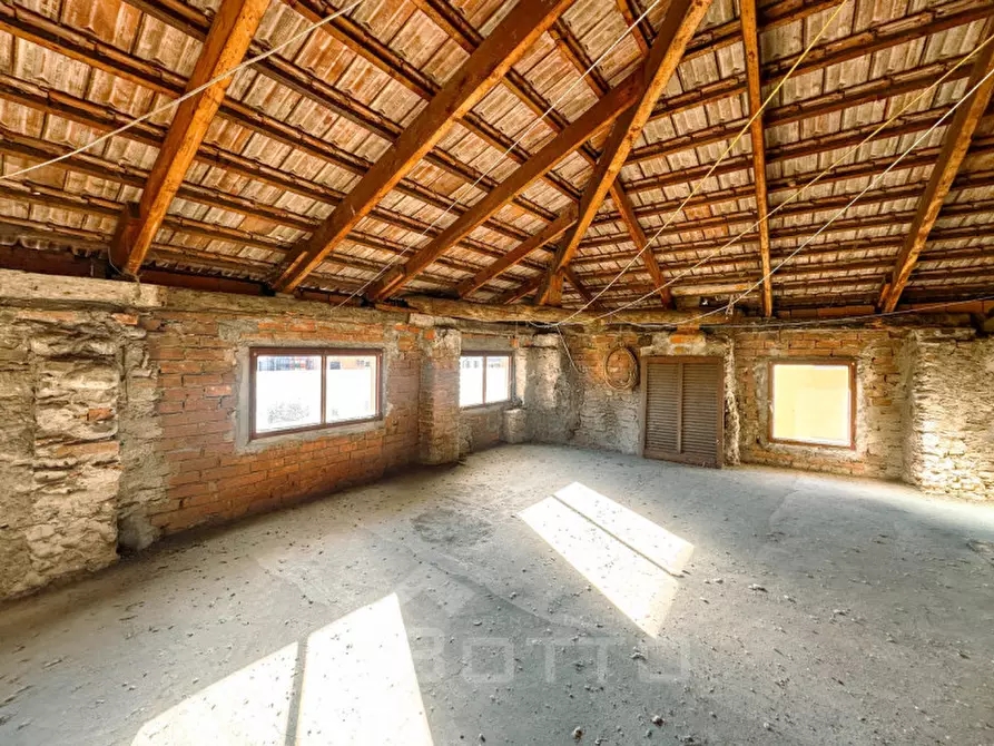 Immagine 16 di Casa bifamiliare in vendita  in Piazza Camillo Benso Conte di Cavour, 8 a Romagnano Sesia