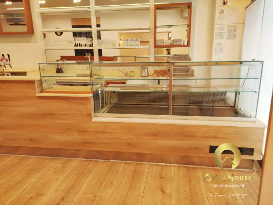 Immagine 2 di Attività commerciale in affitto  in via belzoni 51 a Padova