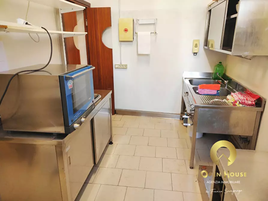 Immagine 10 di Attività commerciale in affitto  in via belzoni 51 a Padova