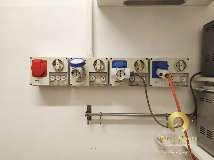 Immagine 37 di Attività commerciale in affitto  in via belzoni 51 a Padova