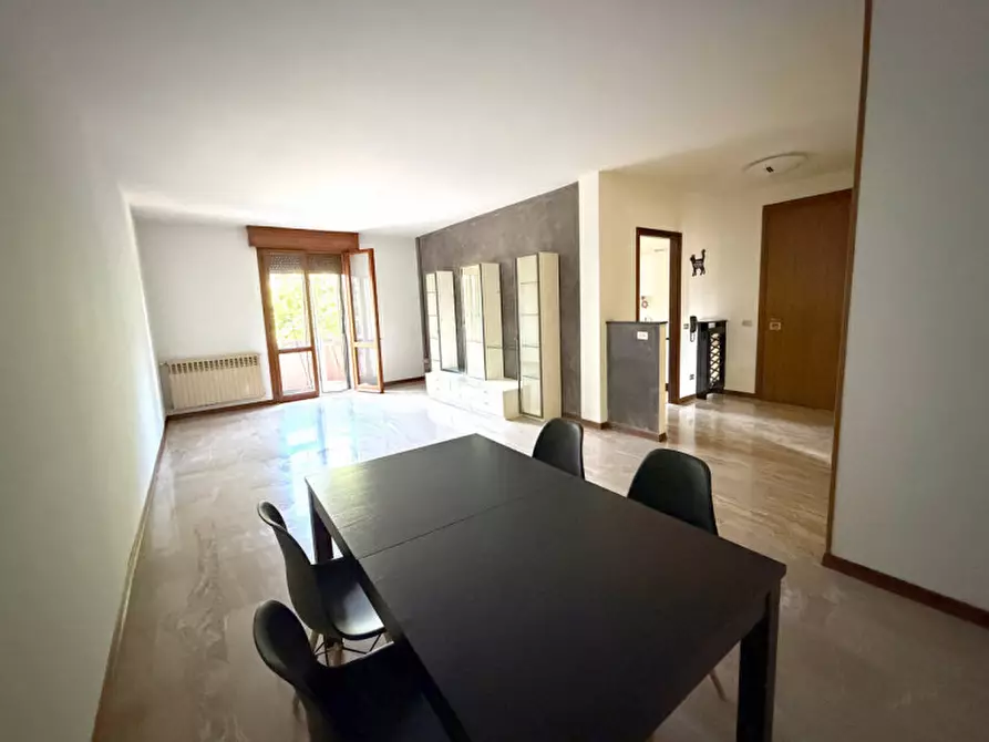 Immagine 1 di Appartamento in vendita  a Rovigo