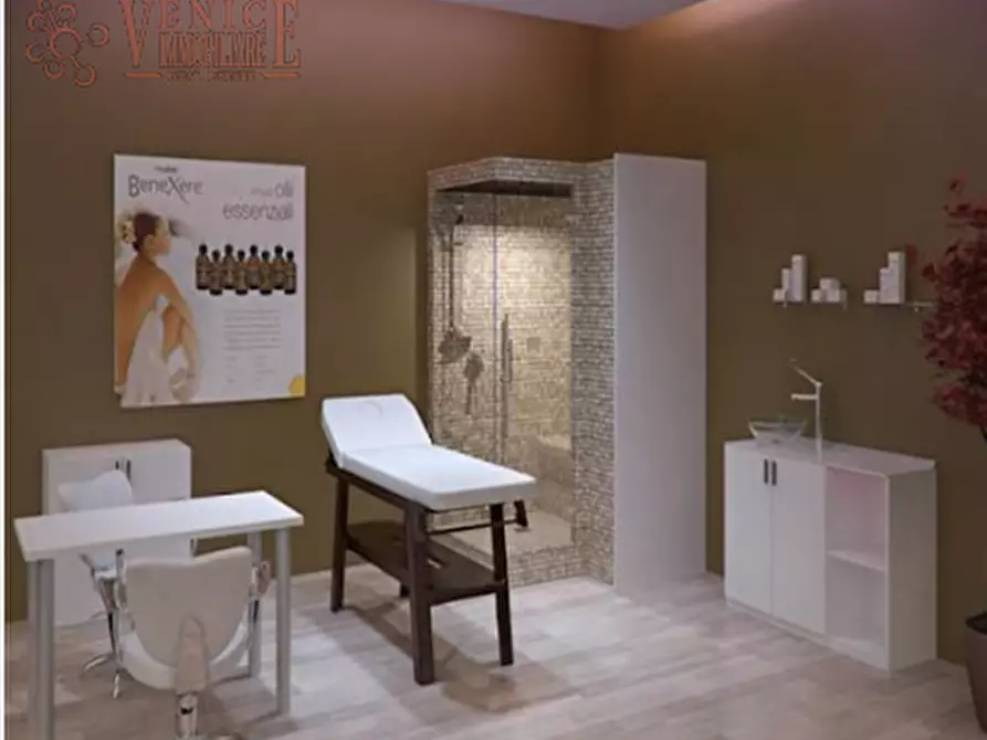 Immagine 3 di Attività commerciale in affitto  a Venezia