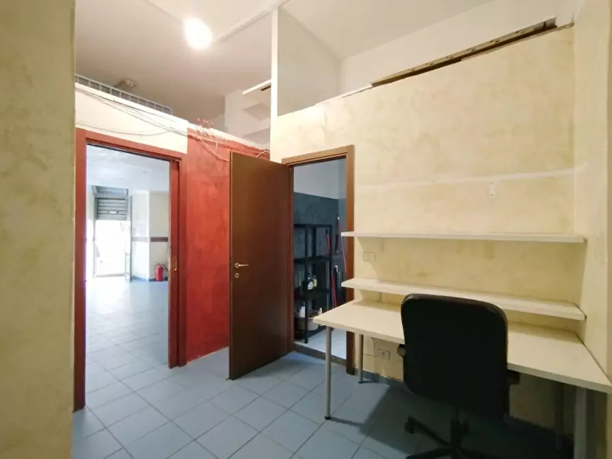 Immagine 11 di Negozio in affitto  in Via Claudio Beaumont 12/E a Torino