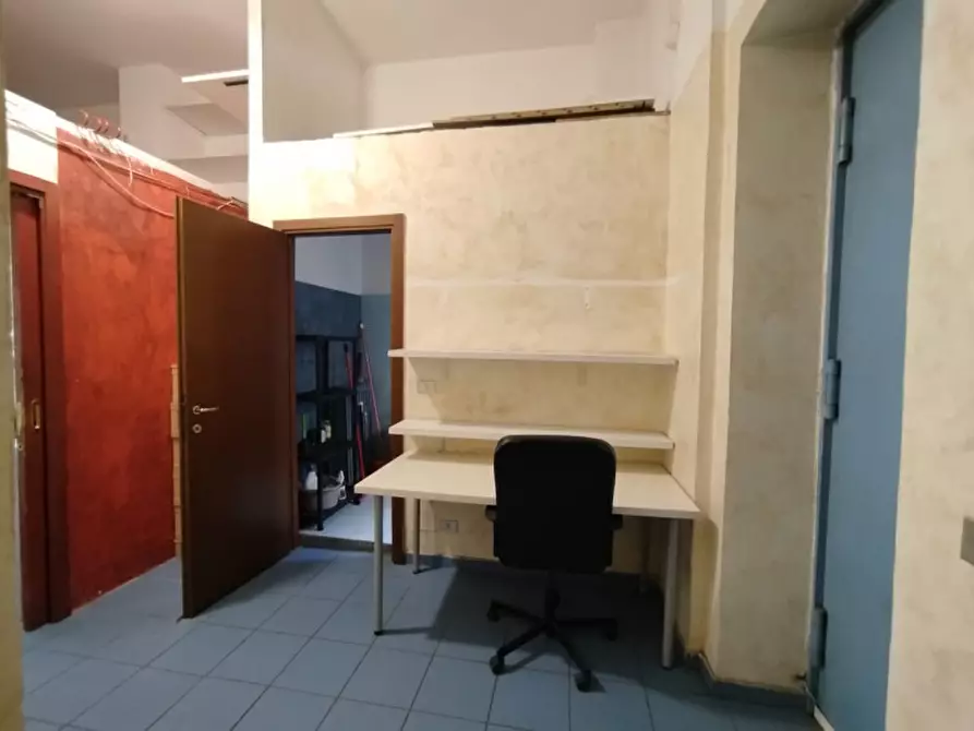 Immagine 12 di Negozio in affitto  in Via Claudio Beaumont 12/E a Torino