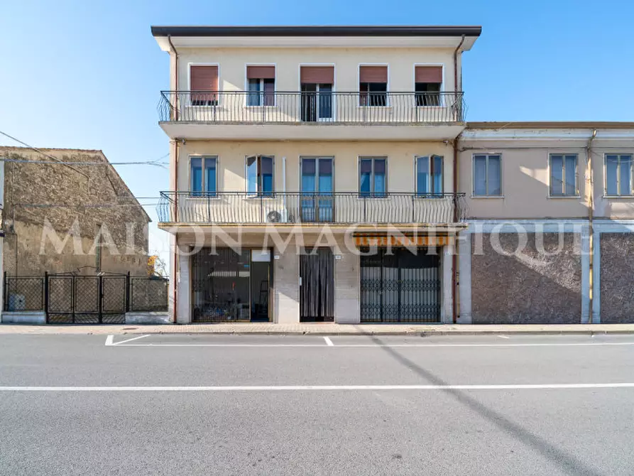 Immagine 2 di Casa indipendente in vendita  in Piazza Vittorio Veneto 58 a Codigoro