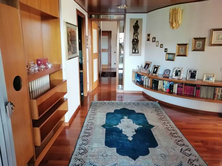 Immagine 2 di Villa in vendita  in Via Enrico Menghini a Nepi