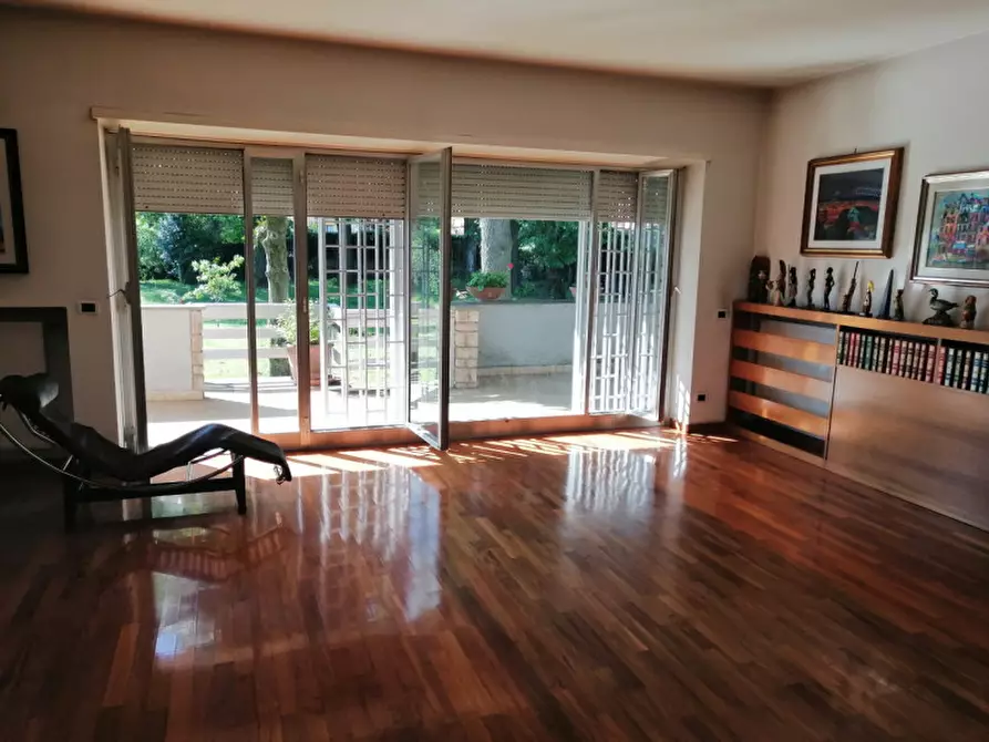 Immagine 4 di Villa in vendita  in Via Enrico Menghini a Nepi