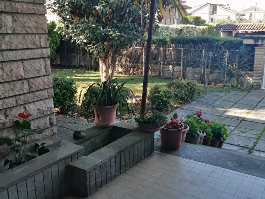 Immagine 8 di Villa in vendita  in Via Enrico Menghini a Nepi