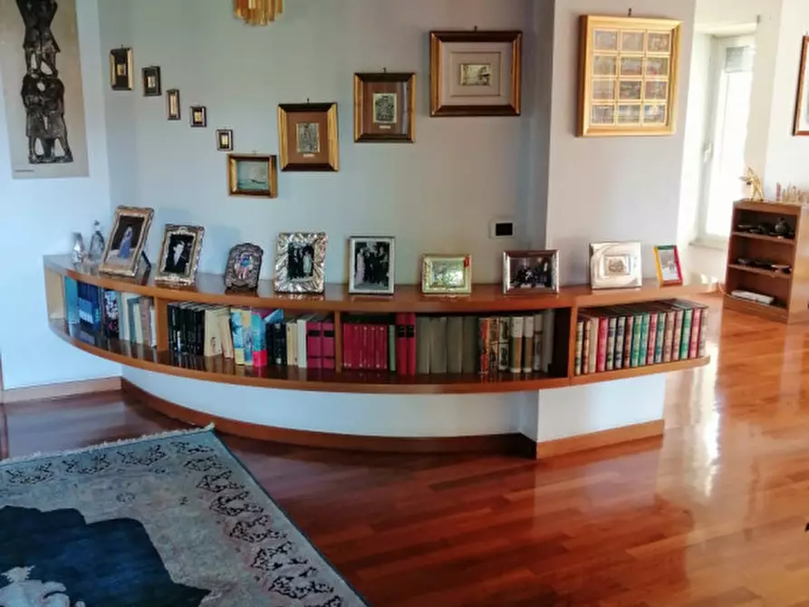 Immagine 11 di Villa in vendita  in Via Enrico Menghini a Nepi