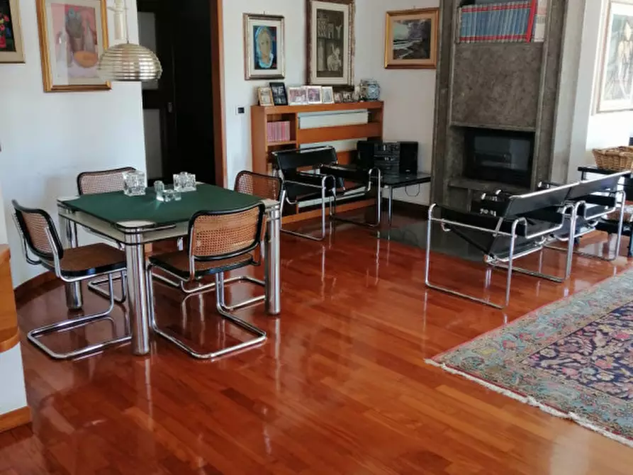 Immagine 14 di Villa in vendita  in Via Enrico Menghini a Nepi