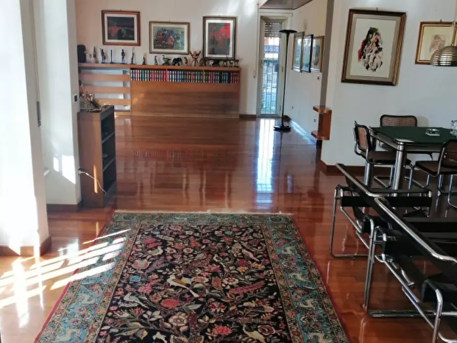 Immagine 15 di Villa in vendita  in Via Enrico Menghini a Nepi