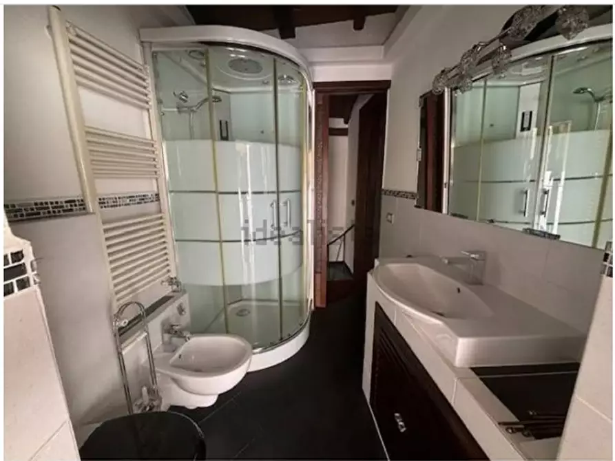 Immagine 6 di Casa indipendente in vendita  in Via Francesco Monico, 2 a Cadegliano-Viconago