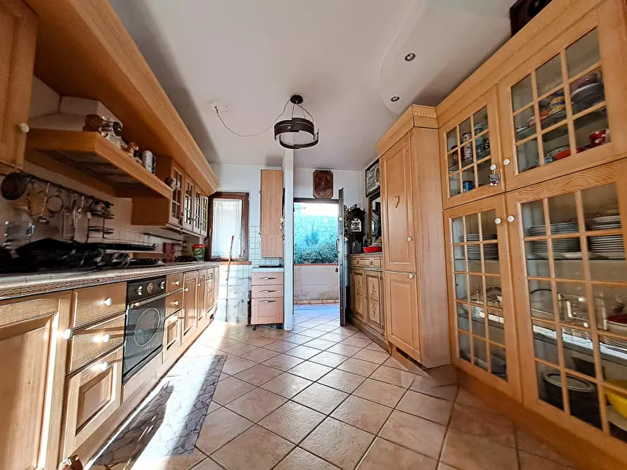 Immagine 2 di Appartamento in vendita  a Passignano Sul Trasimeno