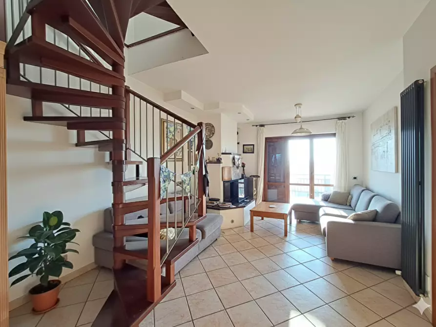 Immagine 21 di Appartamento in vendita  a Passignano Sul Trasimeno