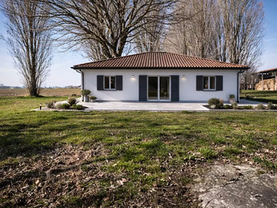 Immagine 1 di Terreno in vendita  in Strada Chiesa di Castelnovo 20 a Parma