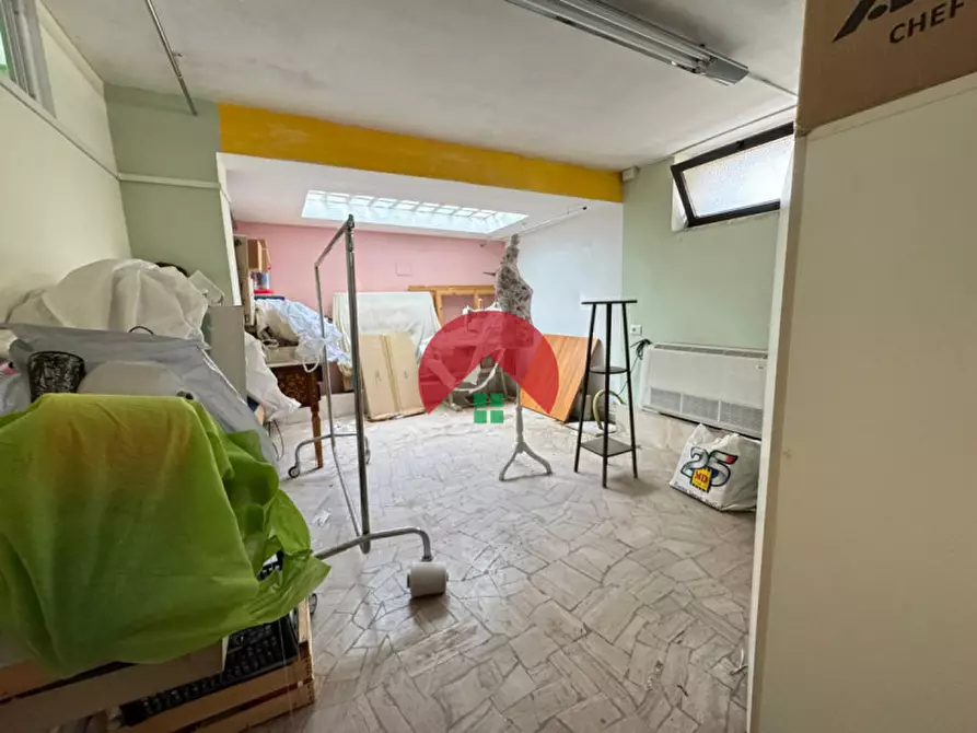 Immagine 10 di Laboratorio in vendita  a Matera