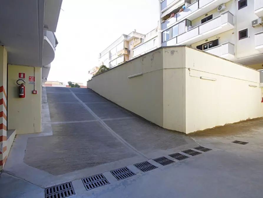 Immagine 1 di Garage in vendita  in Via Ungaretti a Gallipoli