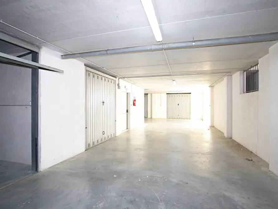 Immagine 15 di Garage in vendita  in Via Ungaretti a Gallipoli
