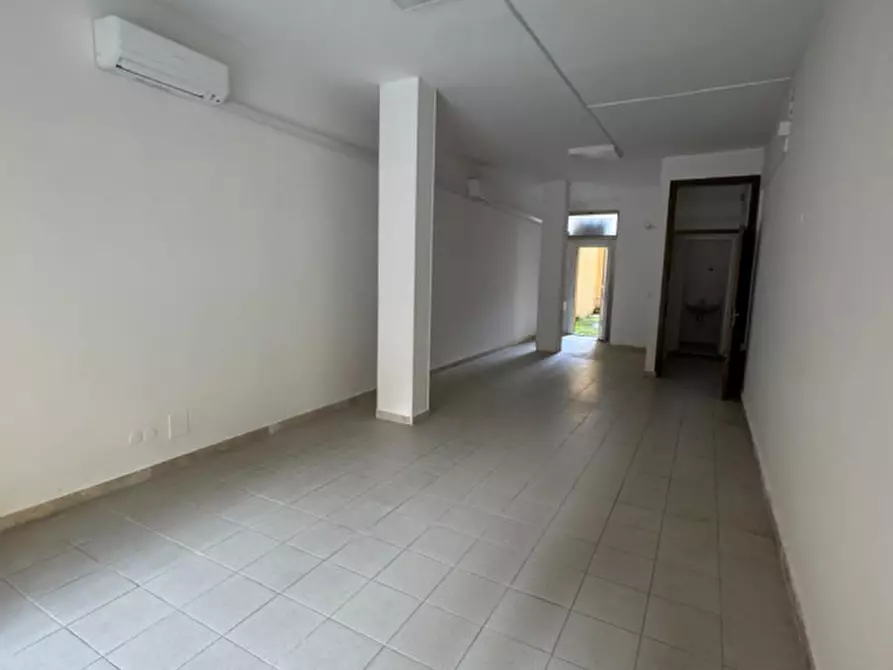 Immagine 3 di Negozio in affitto  in Via Giuseppe Caprin 49 a Grado