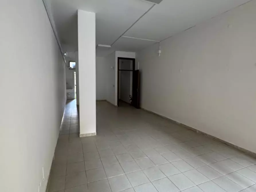 Immagine 4 di Negozio in affitto  in Via Giuseppe Caprin 49 a Grado