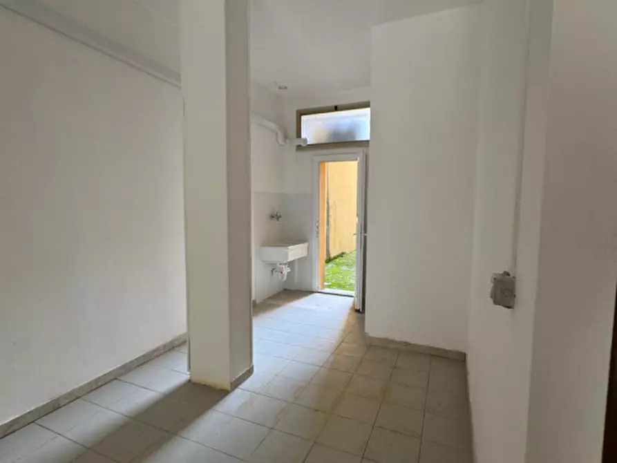 Immagine 10 di Negozio in affitto  in Via Giuseppe Caprin 49 a Grado