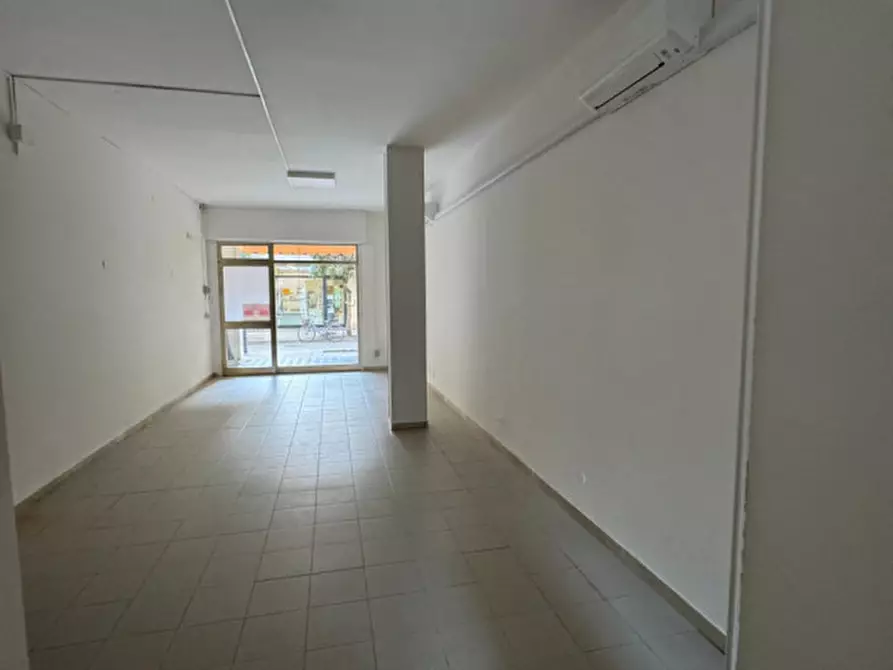 Immagine 12 di Negozio in affitto  in Via Giuseppe Caprin 49 a Grado