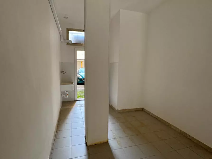 Immagine 14 di Negozio in affitto  in Via Giuseppe Caprin 49 a Grado