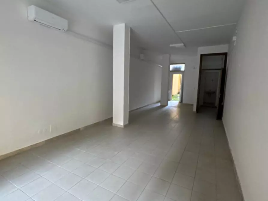 Immagine 15 di Negozio in affitto  in Via Giuseppe Caprin 49 a Grado