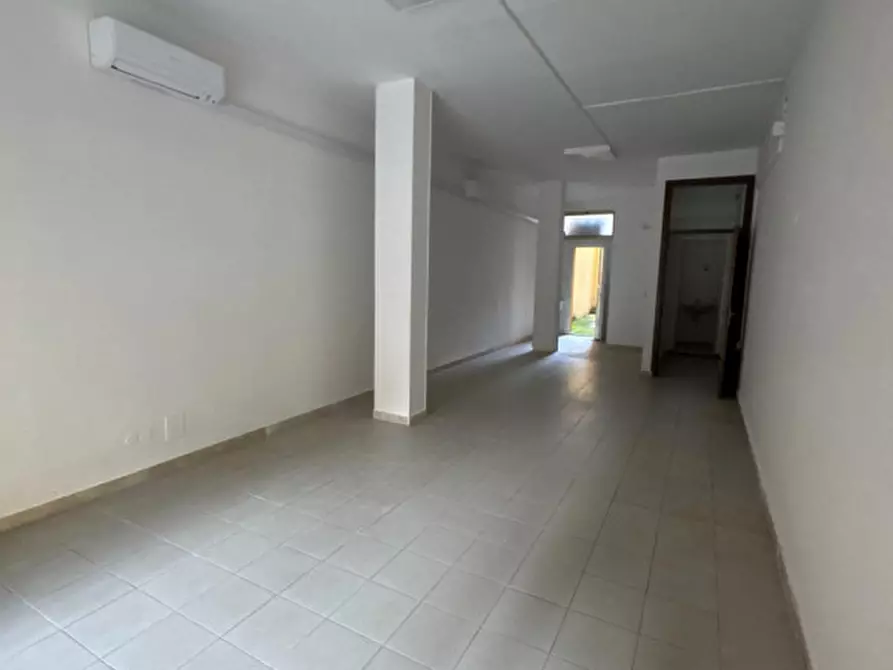 Immagine 16 di Negozio in affitto  in Via Giuseppe Caprin 49 a Grado