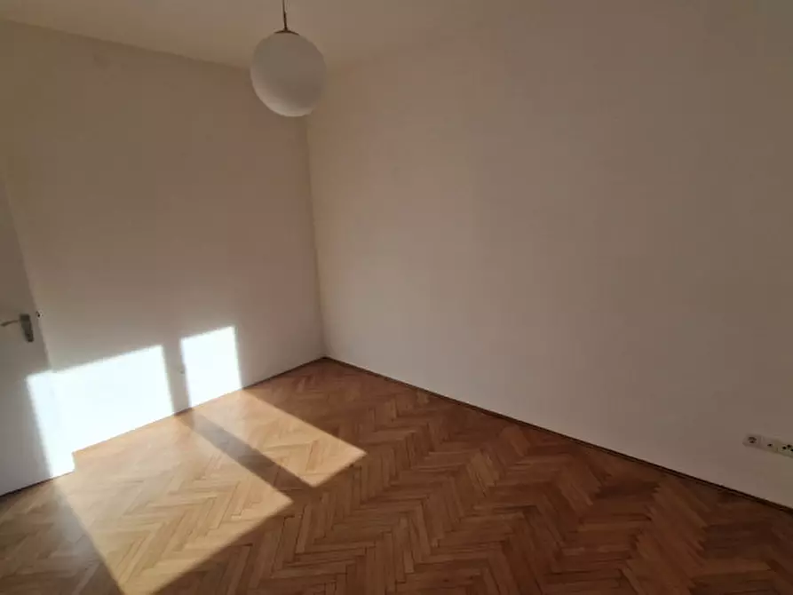 Immagine 2 di Monolocale in vendita  in Via Cavour - Cavourstraße a Bolzano