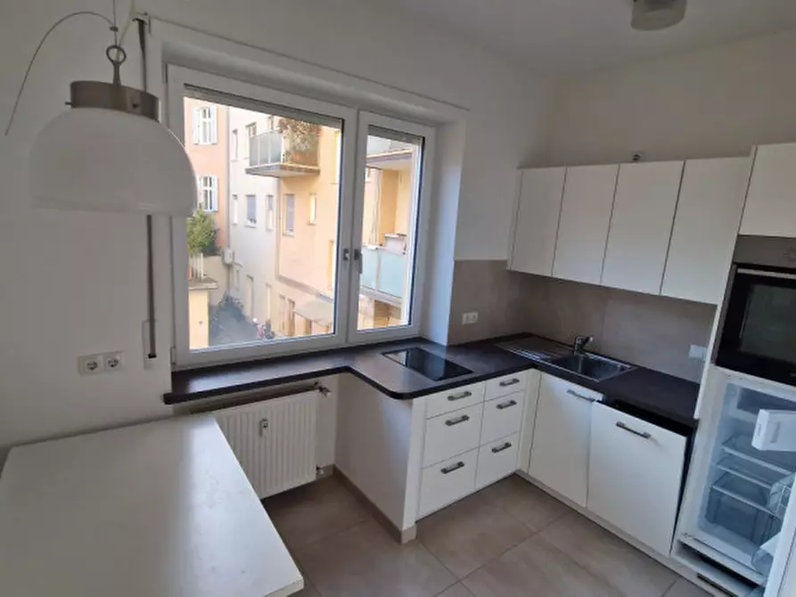 Immagine 4 di Monolocale in vendita  in Via Cavour - Cavourstraße a Bolzano