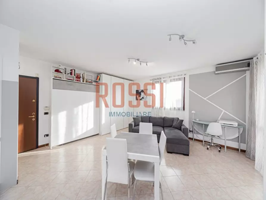 Immagine 2 di Appartamento in vendita  in VIA FRATELLI CERVI a Macherio