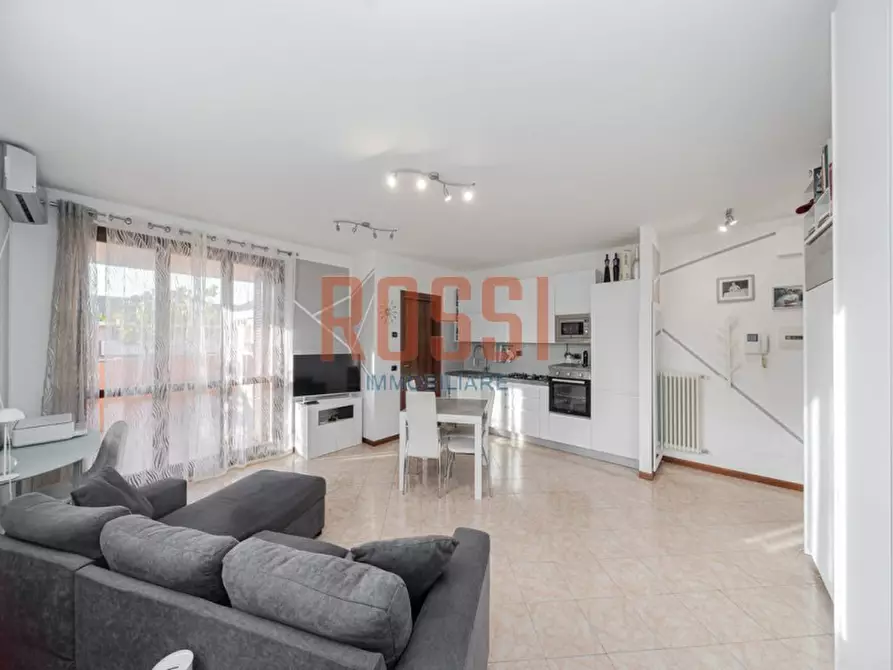 Immagine 3 di Appartamento in vendita  in VIA FRATELLI CERVI a Macherio