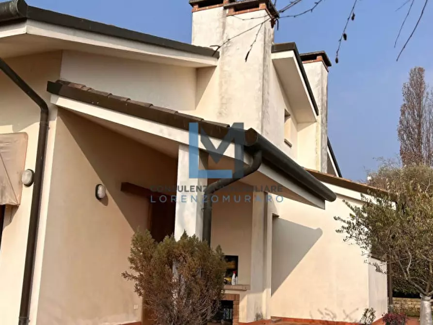 Immagine 1 di Villa in vendita  a Montebelluna